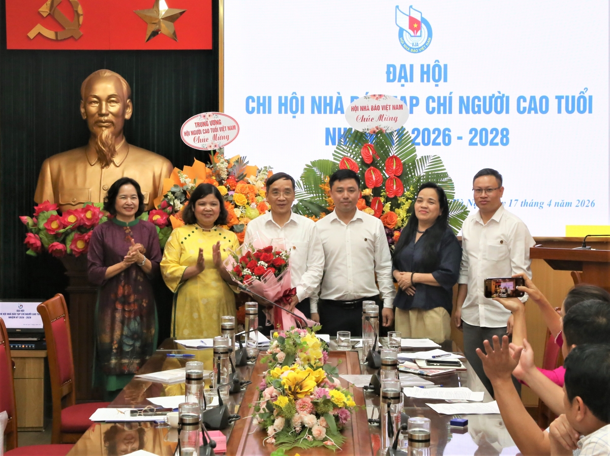 Ban Thư ký Chi hội mới ra mắt Đại hội