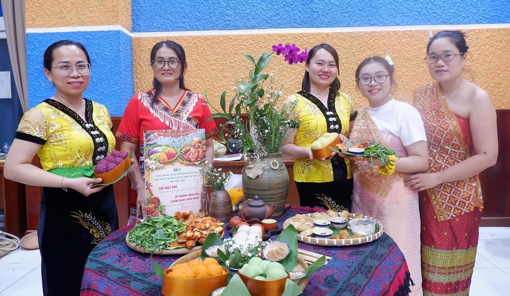 Phường Tân Hưng lan tỏa bản sắc văn hóa dân tộc qua ẩm thực và giao lưu cộng đồng