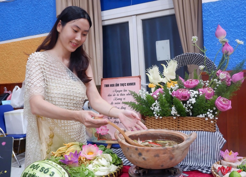 Phường Tân Hưng lan tỏa bản sắc văn hóa dân tộc qua ẩm thực và giao lưu cộng đồng