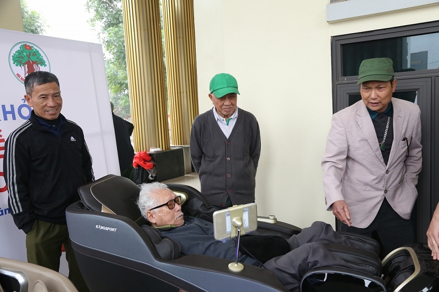 NCT được trải nghiệm sản phẩm chăm sóc sức khỏe của Kingsport.