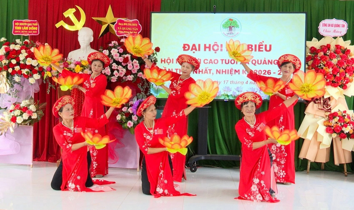 Văn nghệ chào mừng Đai hội Hội Người cao tuổi xã Quảng TâN