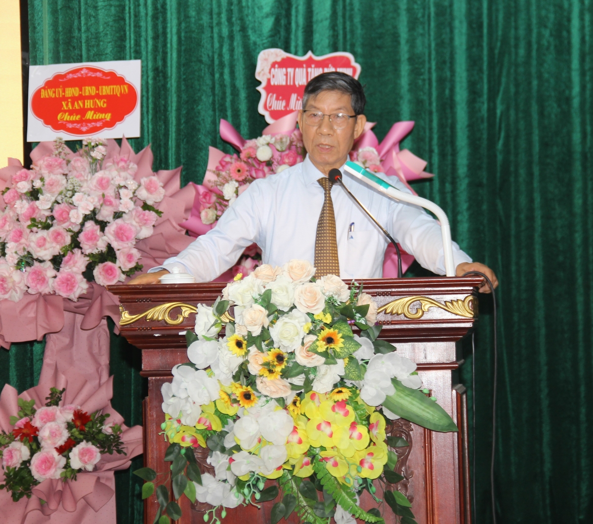 ông Lê Văn Nhã - Chủ tịch Hội Người cao tuổi thành phố Hải Phòng phát biểu tại Đại hội.