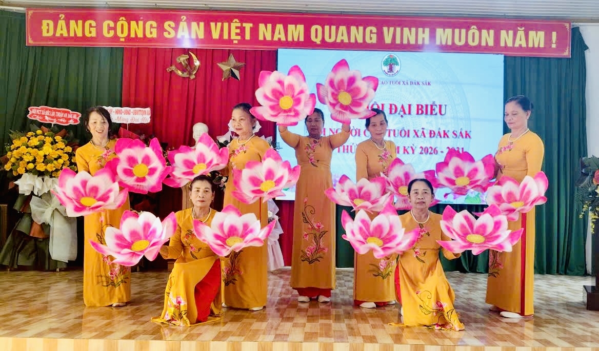 Văn nghệ chào mừng Đạihội Hội Người cao tuổi