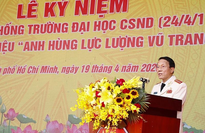 Bộ trưởng Lương Tam Quang phát biểu tại buổi lễ kỷ niệm 50 năm thành lập và đón nhận danh hiệu Anh hùng Lực lượng vũ trang nhân dân tại Trường Đại học Cảnh sắt nhân dân