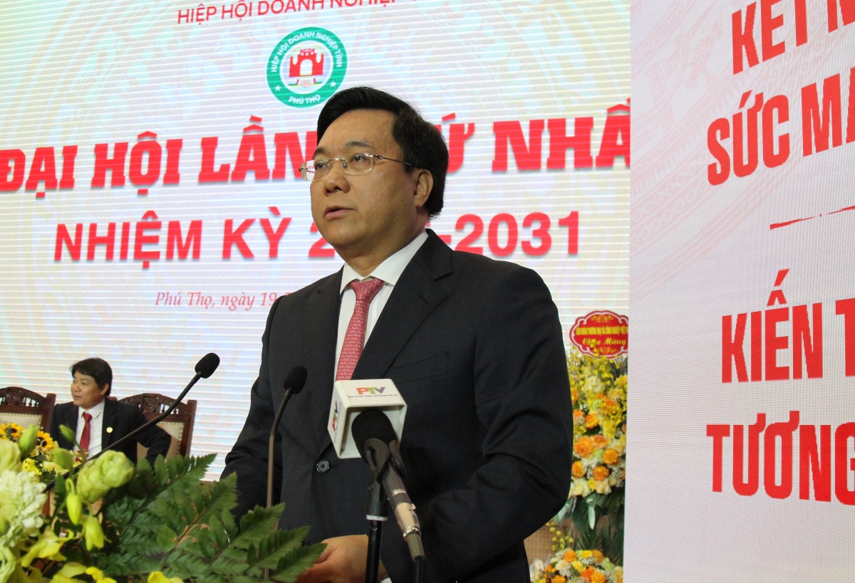 Đồng chí Chủ tịch UBND tỉnh Trần Duy Đông phát biểu chỉ đạo Đại hội.