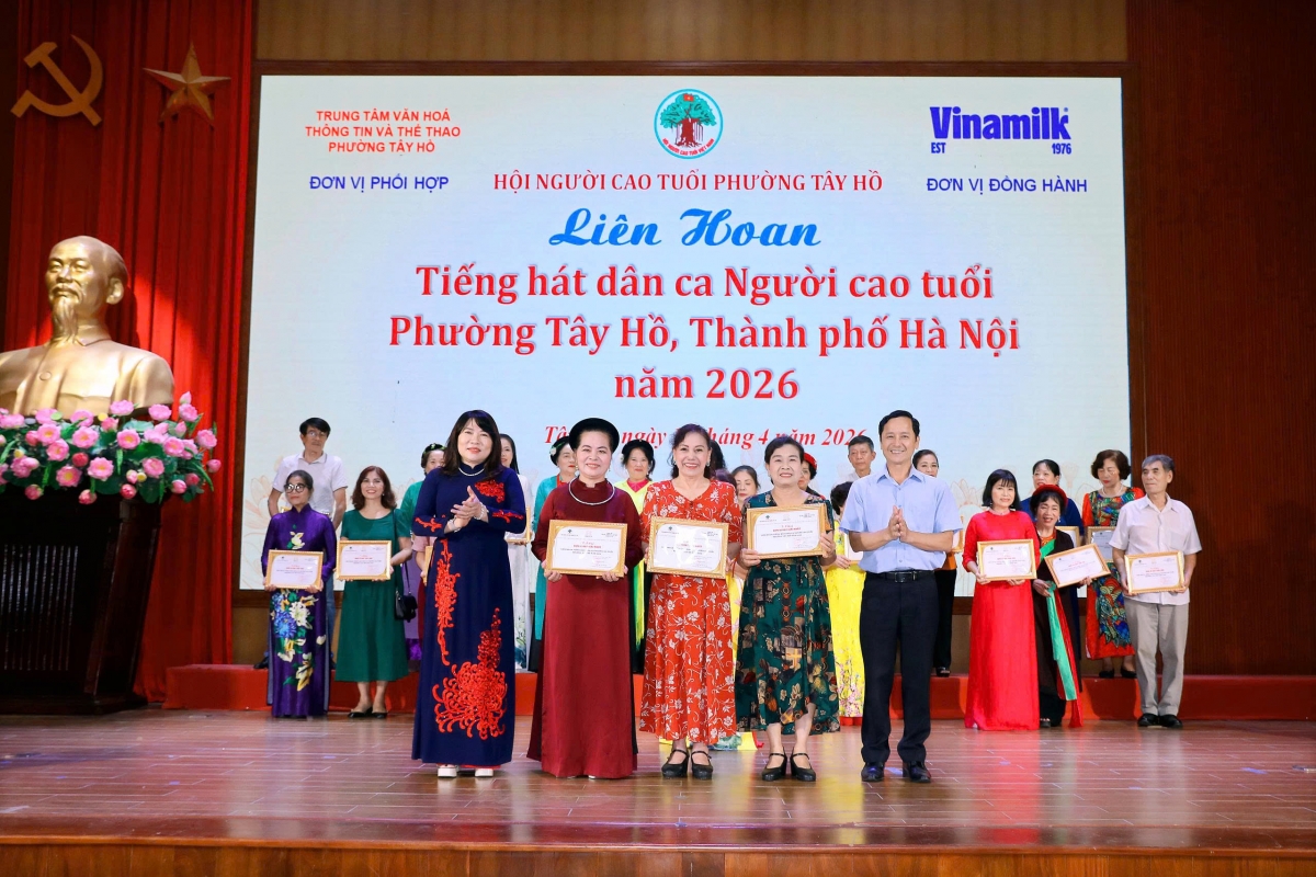 Trao giải Nhất cho các đơn vị xuất sắc