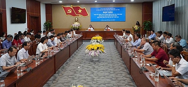 Quang cảnh buổi họp báo. 