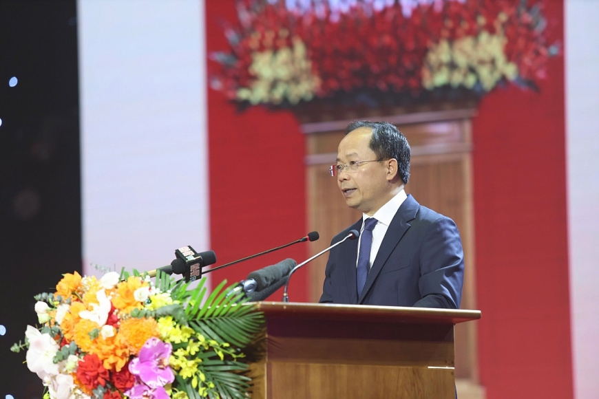 Đồng chí Nguyễn Duy Lâm - Ủy viên BCH Trung ương Đảng, Bí thư Tỉnh ủy, Trưởng đoàn ĐBQH tỉnh trình bày diễn văn tại buổi lễ.