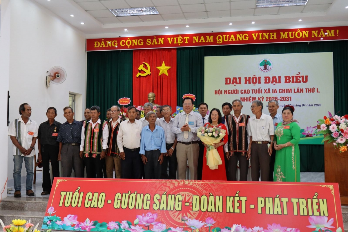 Ban Chấp hành Hội NCT xã Ya Chim ra mắt nhận nhiệm vụ