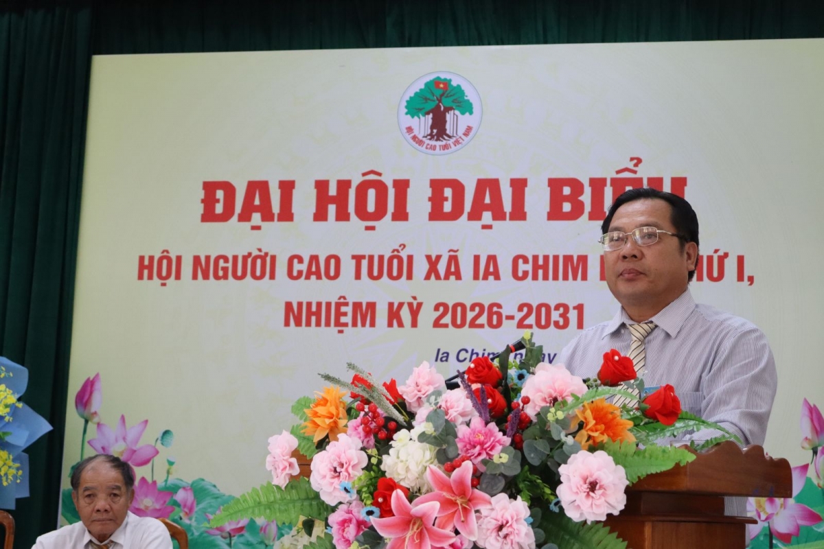 Đồng chí Lê Phương Nguyên, Phó Bí thư Thường trực Đảng ủy xã phát biểu tại Đại hội