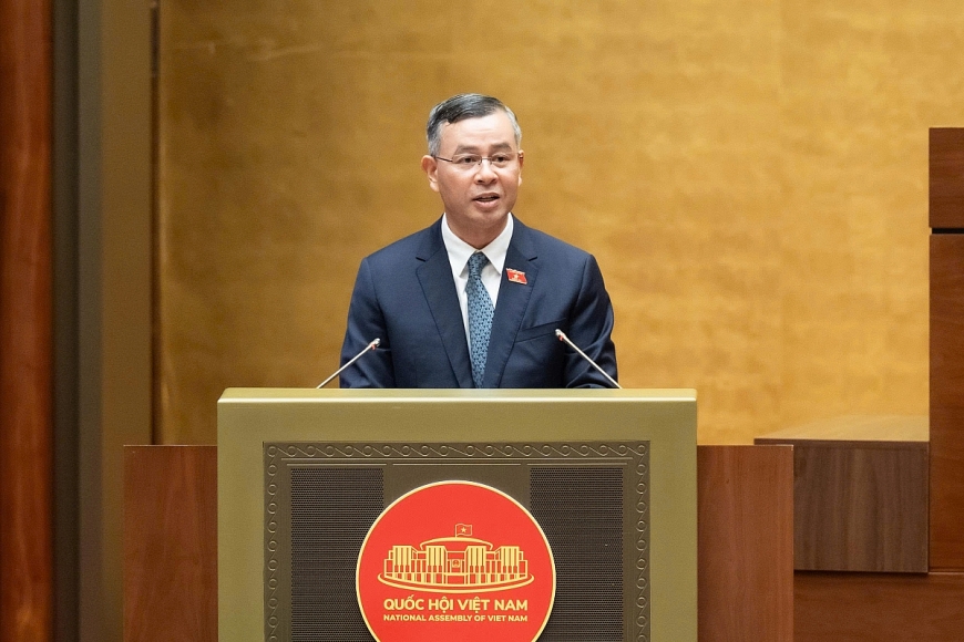 Bộ trưởng Bộ Tài chính Ngô Văn Tuấn trình bày tại Quốc hội.