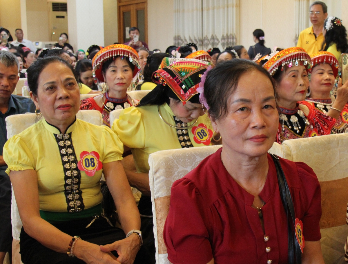 Đông đảo hội viên NCT và người dân đến tham dự, động viên, cổ vũ