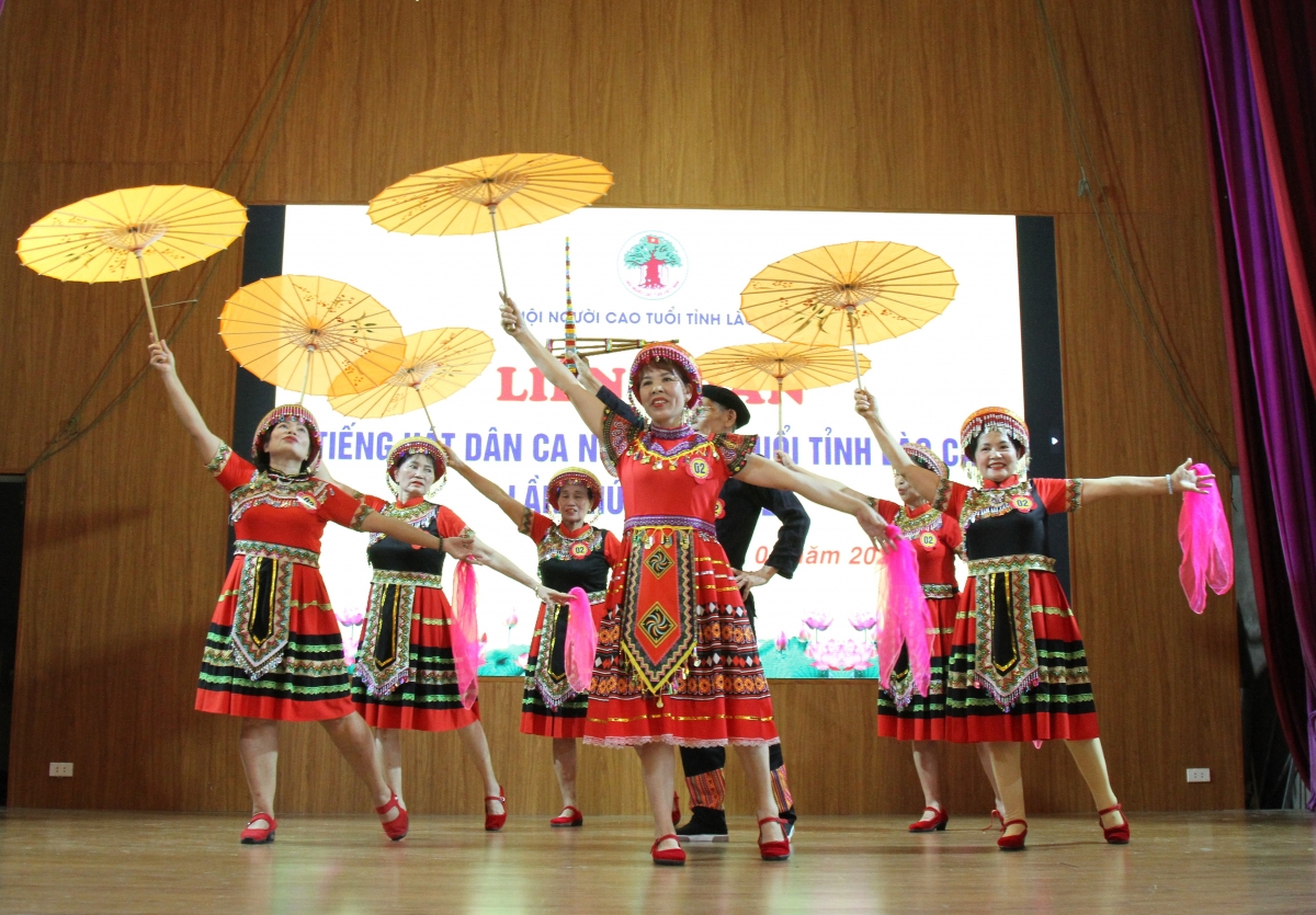 Tiết mục múa của xã Văn Trấn