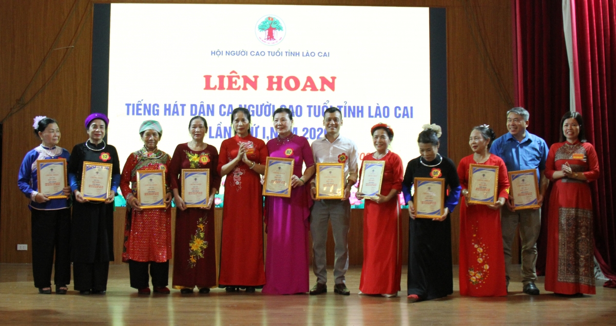 Ngân vang tiếng hát dân ca Người cao tuổi nơi miền biên cương Lào Cai