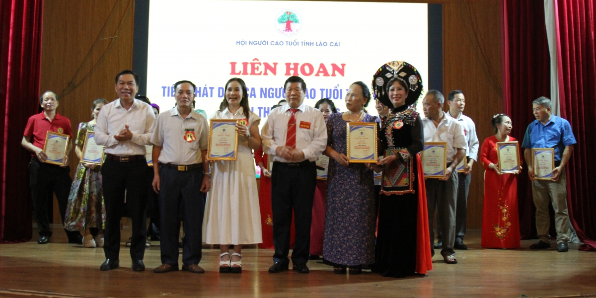 Ngân vang tiếng hát dân ca Người cao tuổi nơi miền biên cương Lào Cai