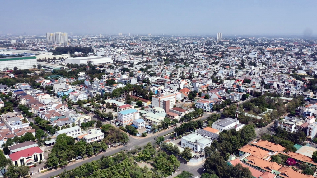  Dĩ An sau hai thập kỷ phát triển - biểu tượng của sự chuyển mình nhờ công nghiệp và hạ tầng.