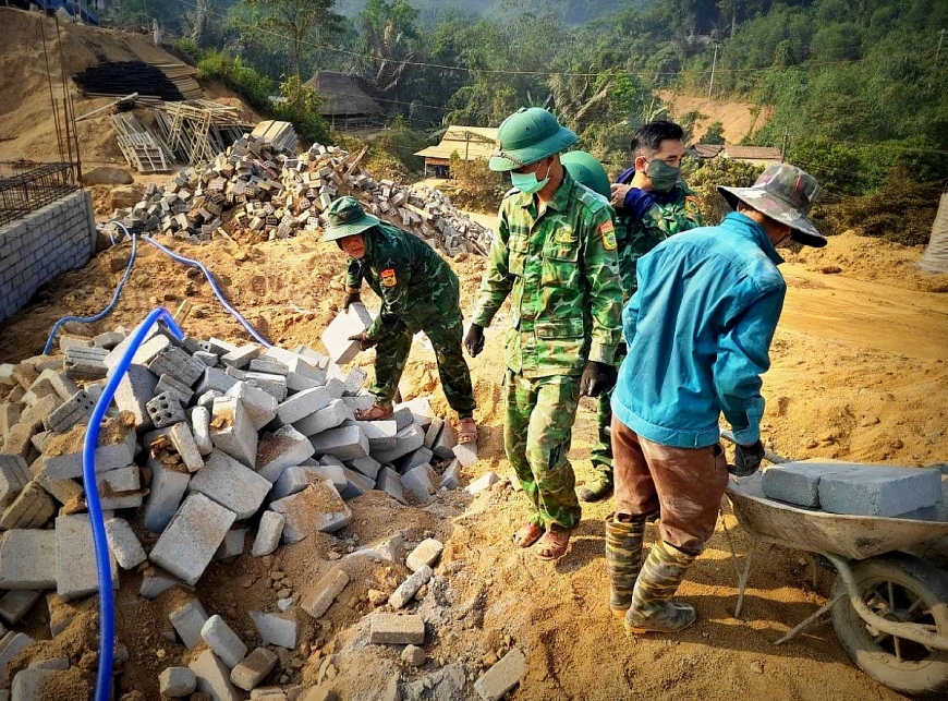 Xây tri thức trên vùng biên giới