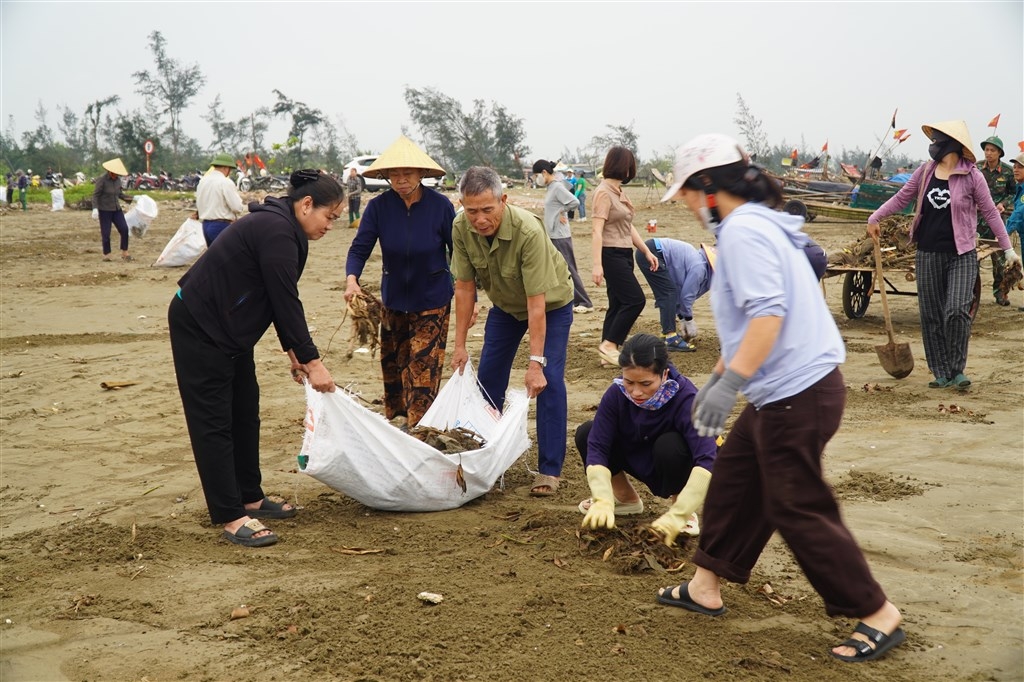 Người cao tuổi xã An Châu đã góp phần tích cực trong công tác bảo vệ môi trường 