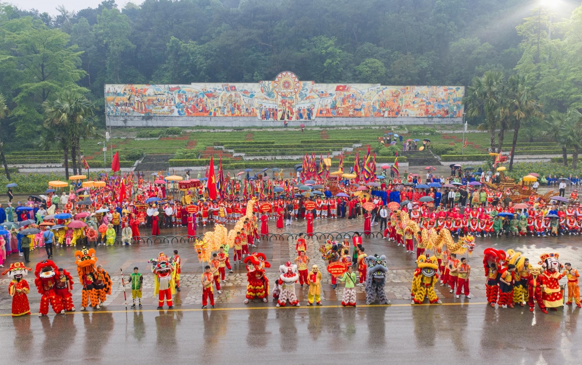 Phú Thọ: Đặc sắc nghi lễ rước kiệu về Đền Hùng