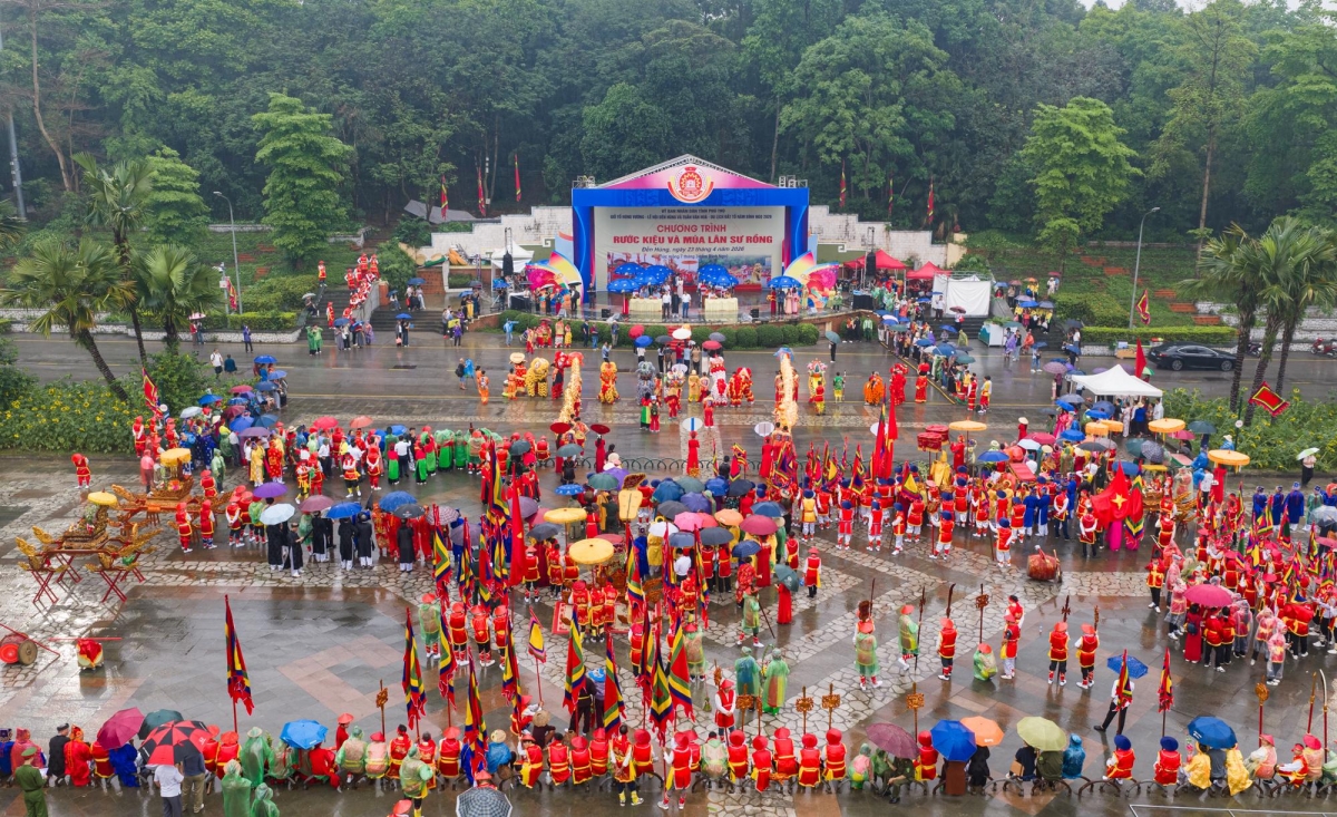 Phú Thọ: Đặc sắc nghi lễ rước kiệu về Đền Hùng