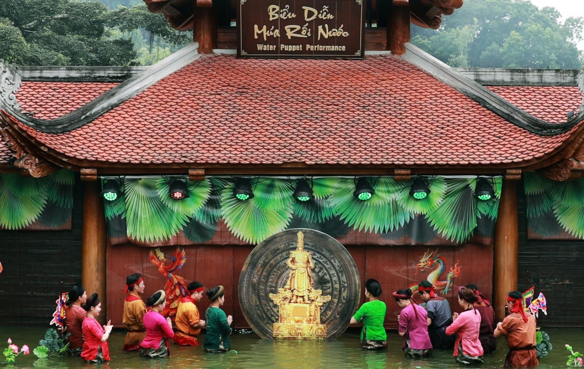 Múa rối nước thu hút du khách tại Lễ hội Đền Hùng 2026