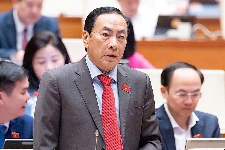 Đại biểu Phạm Văn Hoà, Đoàn đại biểu Quốc hội tỉnh Đồng Tháp phát biểu.