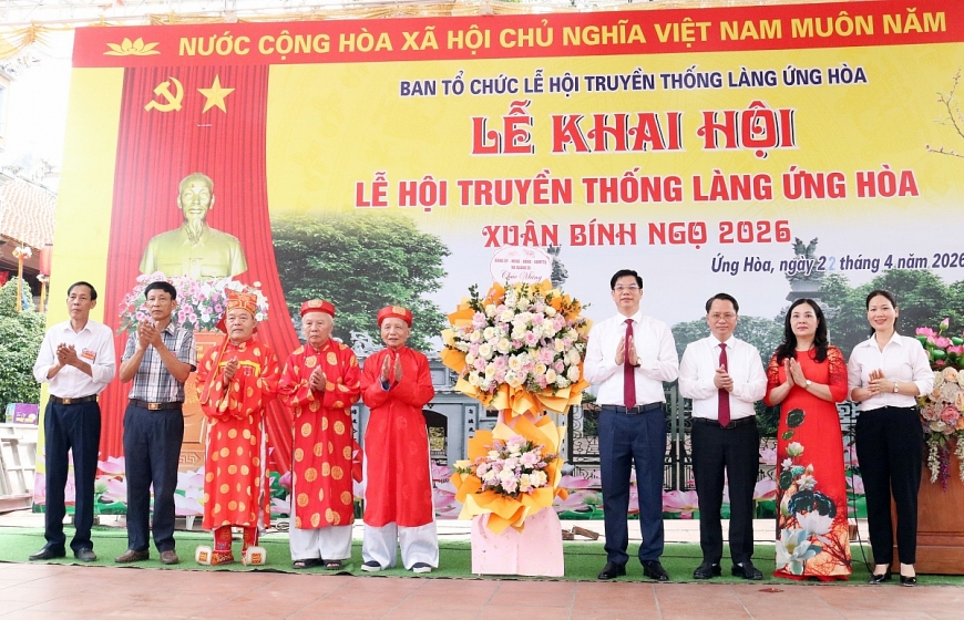 Các đại biểu về tham dự lễ hội