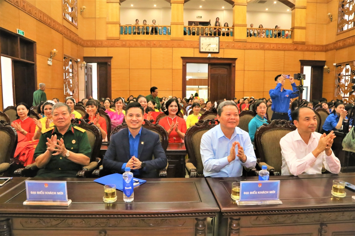 “Rạng rỡ Việt Nam” - Khi người cao tuổi tiếp lửa cho tuổi trẻ