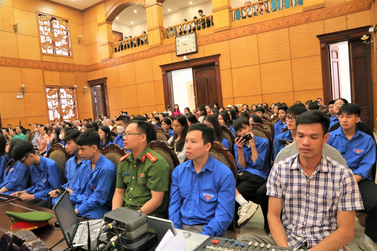 “Rạng rỡ Việt Nam” - Khi người cao tuổi tiếp lửa cho tuổi trẻ