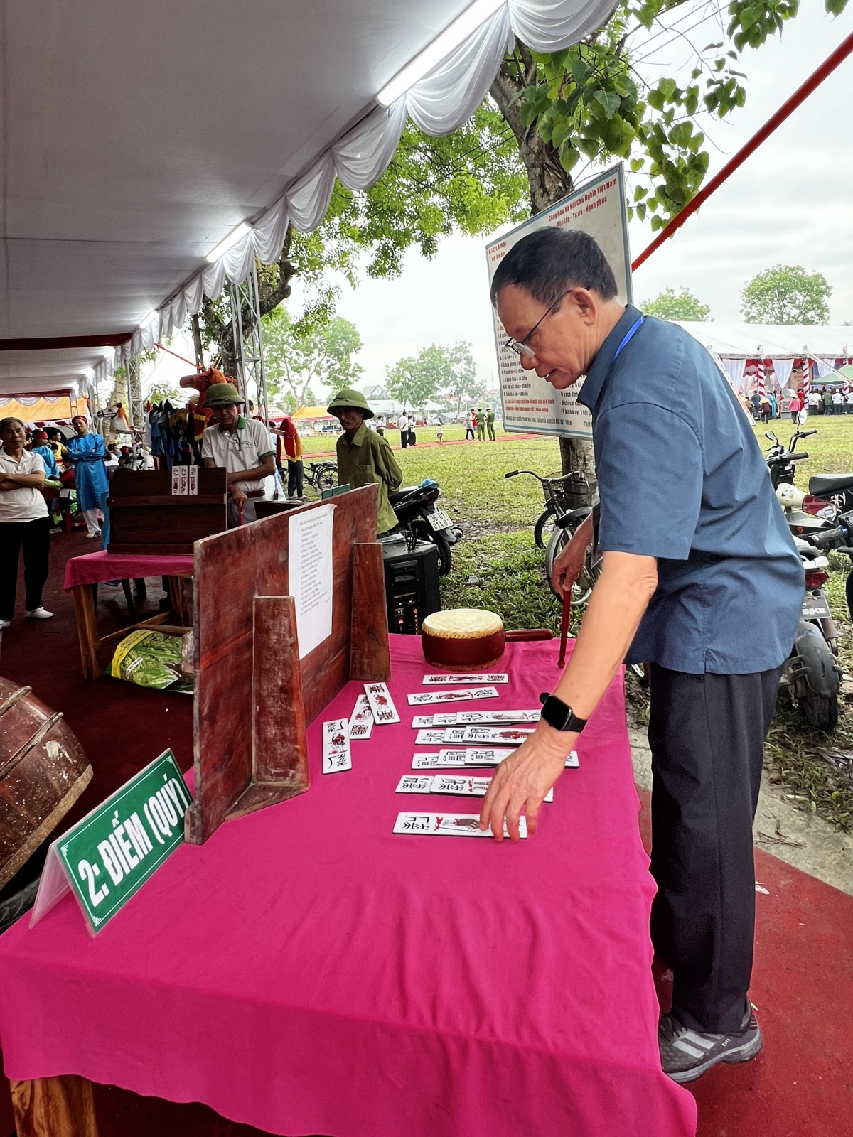 Trình diễn chơi bài điếm (tổ tôm điếm) tại Lễ hội Đền thờ Lê Hoàn năm 2026