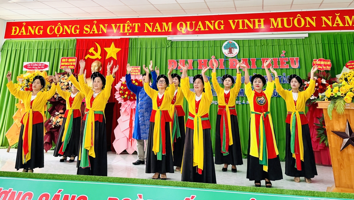 Văn nghệ chào mừng Đại hội Hội Người cao tuổi xã Trà Tân