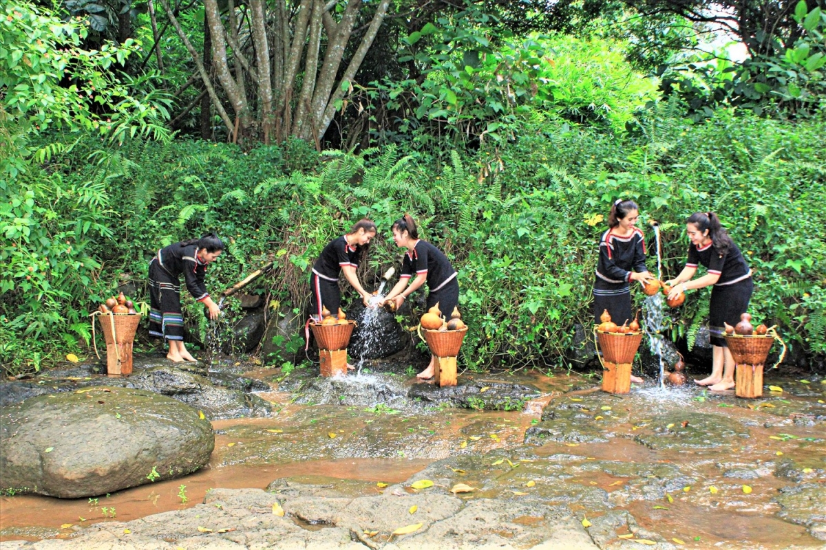 Bến nước ở Khu du lịch Cộng đồng Kotam là nơi tái hiện nghi lễ truyền thống của người Ê Đê