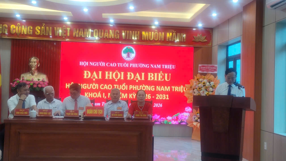 Ông Nguyễn Hồng Dương, Phó Bí thư Thường trực Đảng ủy phường Nam Triệu phát biểu tại Đại hội.