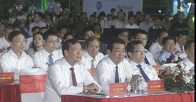 Các Đại biểu tham dự lễ khai mạc.