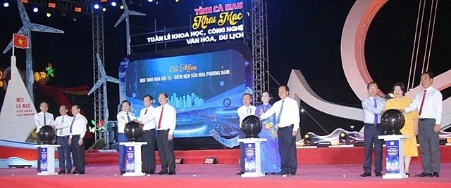 Lãnh đạo Trung ương và tỉnh thực hiện nghi thức khai mạc Tuần lễ.