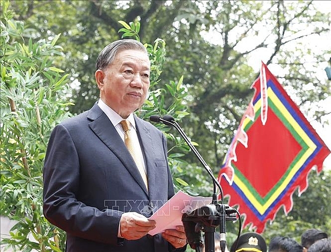 Tổng Bí thư, Chủ tịch nước Tô Lâm nói chuyện với các tầng lớp nhân dân tại Khu di tích lịch sử Quốc gia Đặc biệt Đền Hùng. Ảnh: Thống Nhất/TTXVN