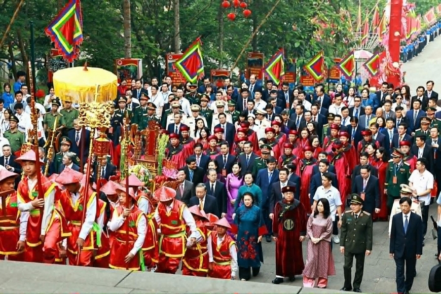 Trang nghiêm Lễ dâng hương tưởng niệm các Vua Hùng trên đỉnh núi Nghĩa Lĩnh