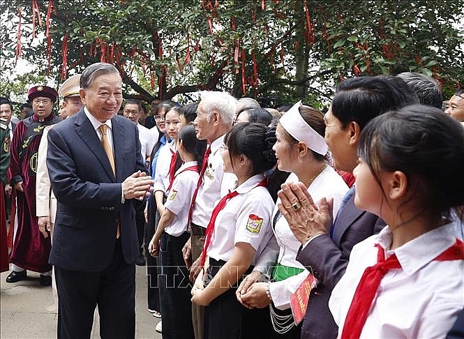 Tổng Bí thư, Chủ tịch nước Tô Lâm với các tầng lớp nhân dân tại Khu di tích lịch sử Quốc gia Đặc biệt Đền Hùng. Ảnh: Thống Nhất/TTXVN