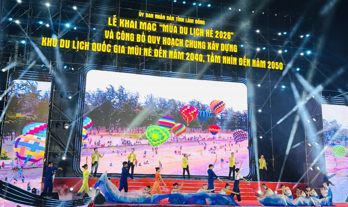 Biểu diễn văn nghệ chào mừng Lễ khai mạc “Mùa du lịch hè 2026” tại Lâm Đồng