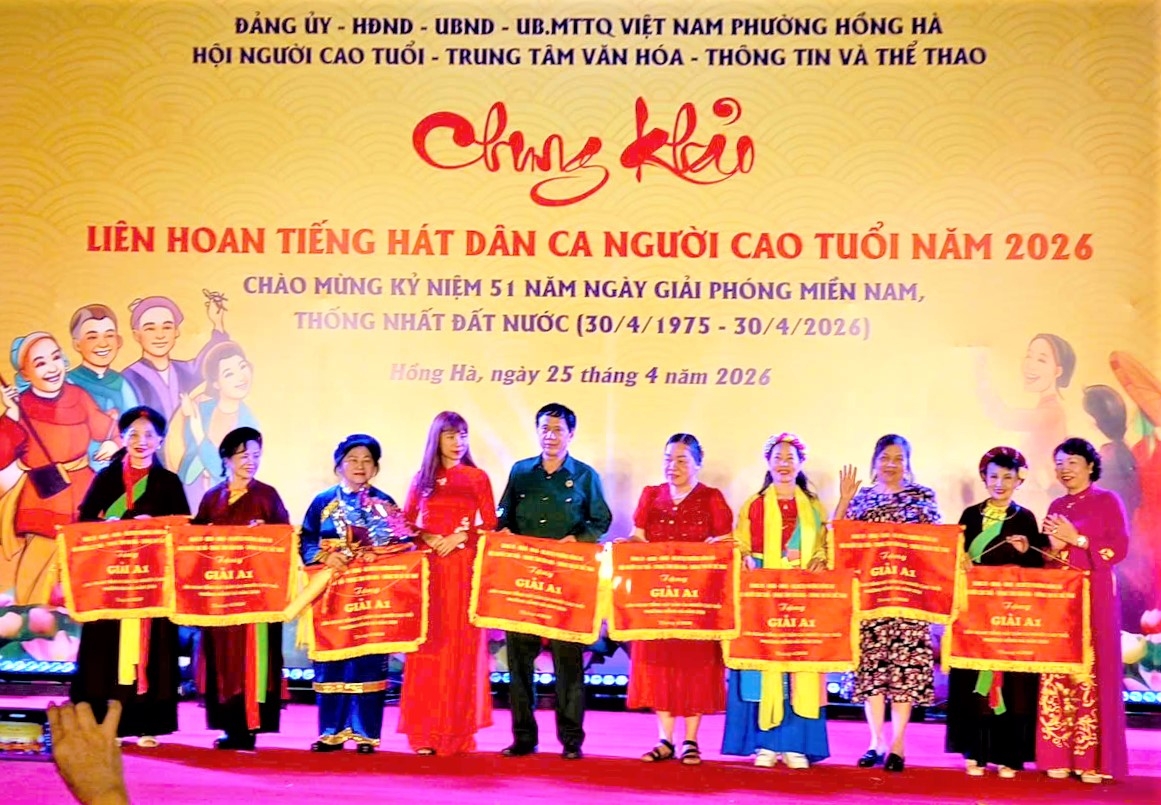 Ban tổ chức trao giải A1 cho các đơn vị