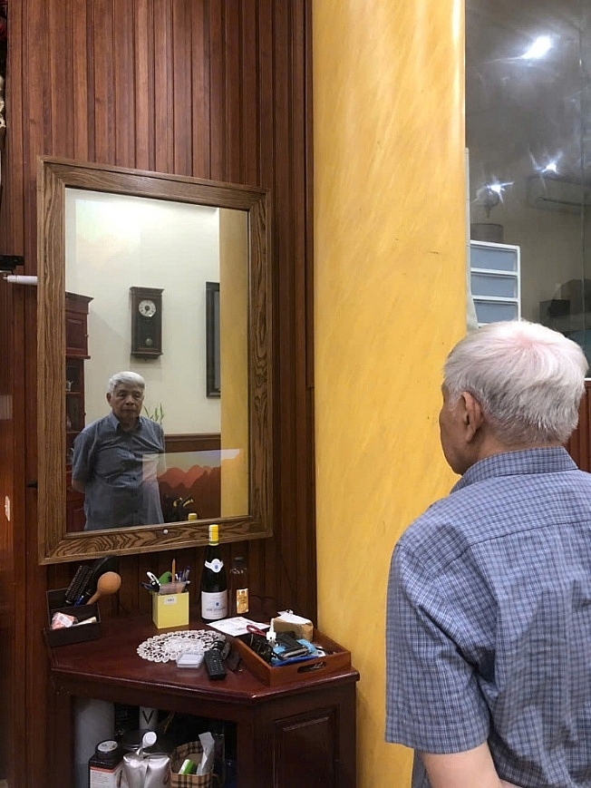  Người cao tuổi tương tác với Mimi chỉ bằng giọng nói, không cần thao tác phức tạp