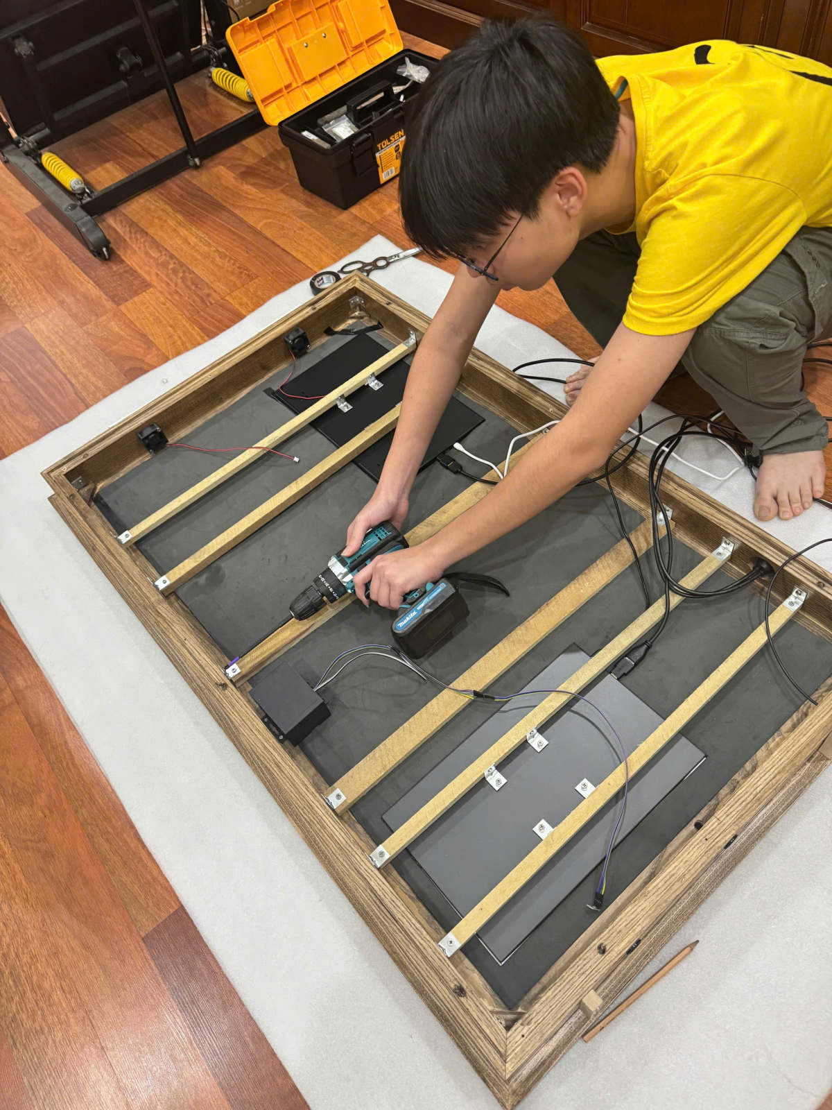 Từ lắp ráp đến hoàn thiện, Mimi có thể được xây dựng từ các thành phần sẵn có và triển khai ngay trong gia đình.