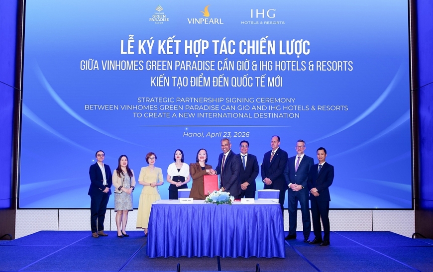 Lễ ký kết hợp tác giữa Vinhomes Green Paradise và IHG Hotels & Resorts mở đường cho sự hiện diện của những tiêu chuẩn du lịch, nghỉ dưỡng hàng đầu thế giới tại siêu đô thị biển. 	Ảnh Vinpearl.