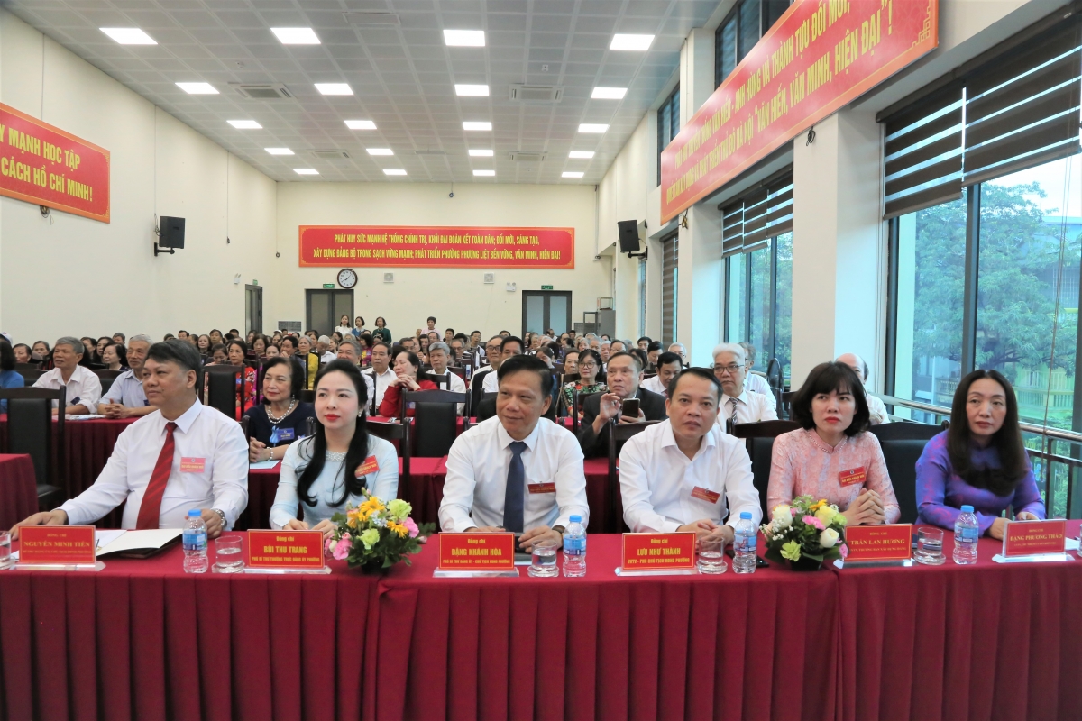 00 Các đại biểu tham dự Đại hội