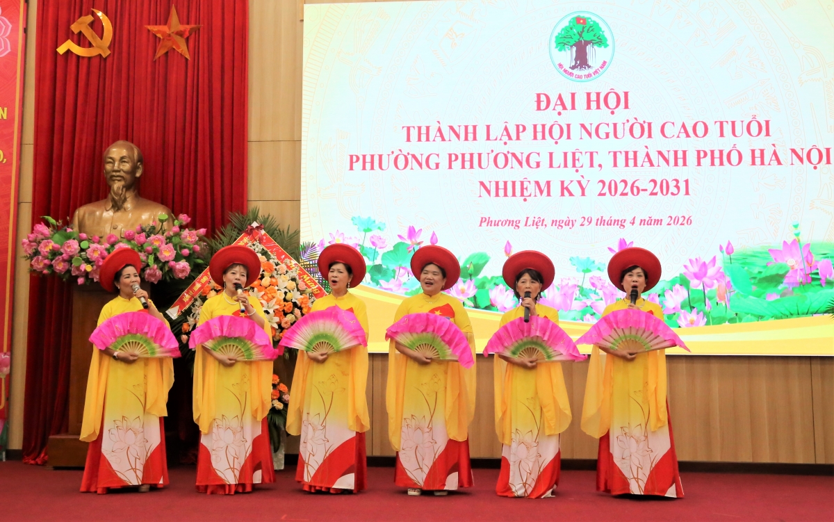 Tiết mục văn nghệ chào mừng Đại hội