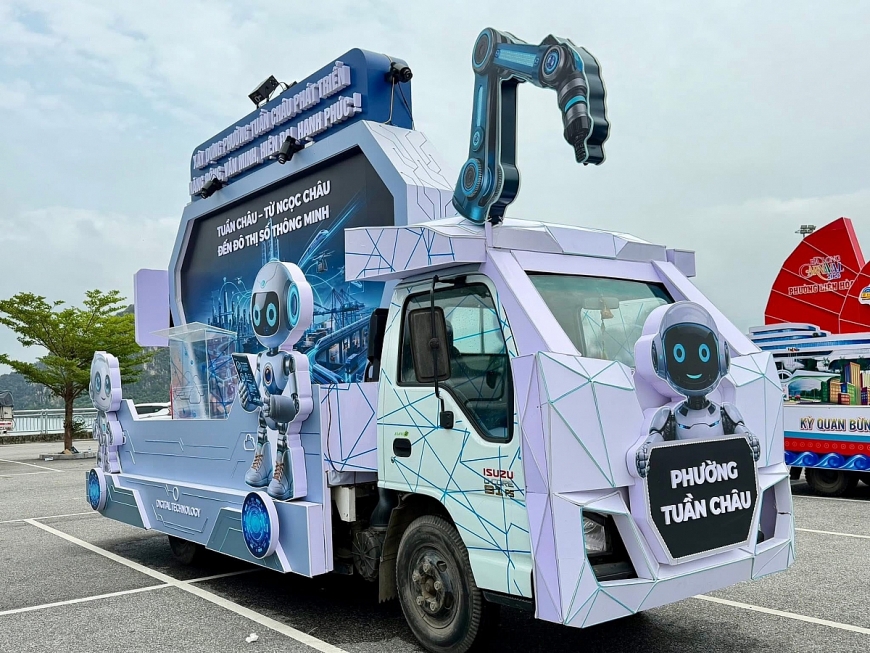 Xe mô hình của phường Tuần Châu, thể hiện sự bứt phá trong việc xây dựng đô thị số thông minh.