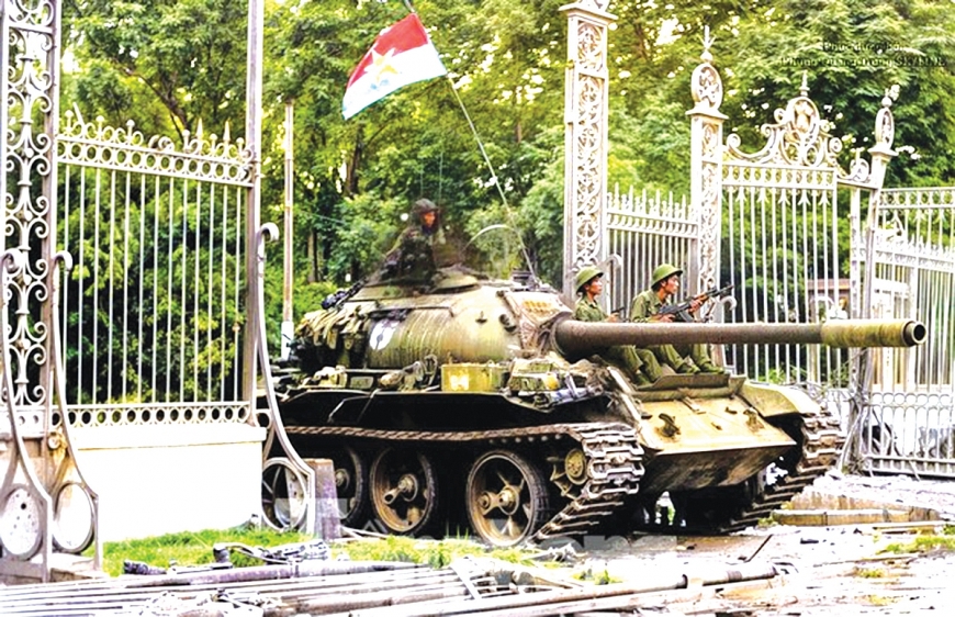 Xe tăng tiến vào Dinh Độc Lập 30/4/1975.