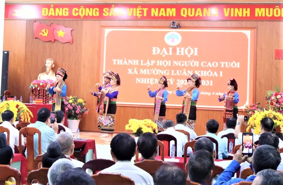 Tiết mục văn nghệ chào mừng Đại hội