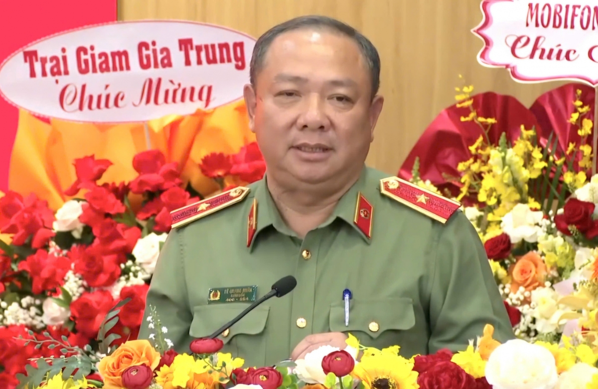 Thiếu tướng Lê Quang Nhân phát biểu chỉ đạo tại lễ thăng cấp bậc hàm Công an tỉnh Gia Lai