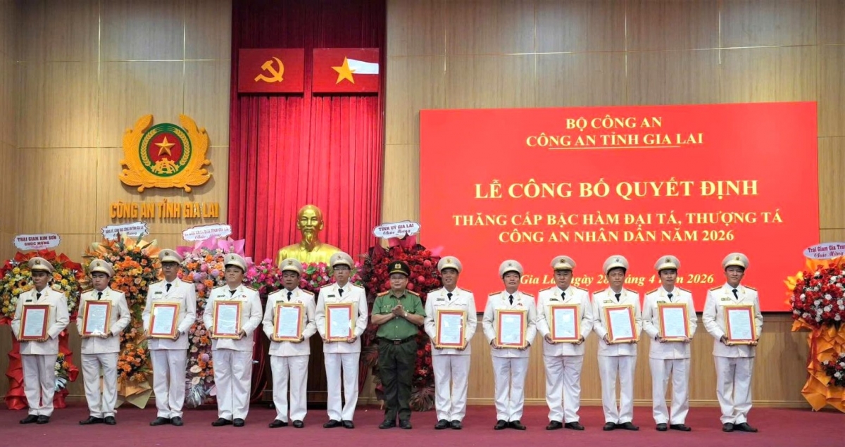 Cán bộ, chiến sĩ Công an tỉnh Gia Lai nhận quân hàm mới, sẵn sàng đáp ứng yêu cầu nhiệm vụ trong tình hình mới